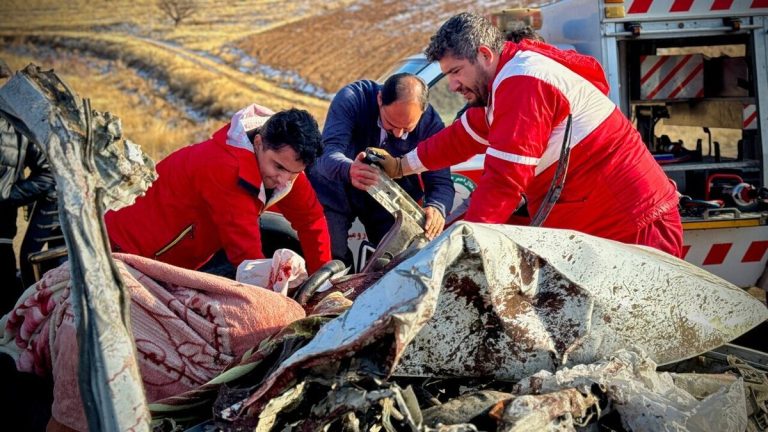 چهار فوتی در پی برخورد دو تریلی با یک خودروی پراید+ فیلم