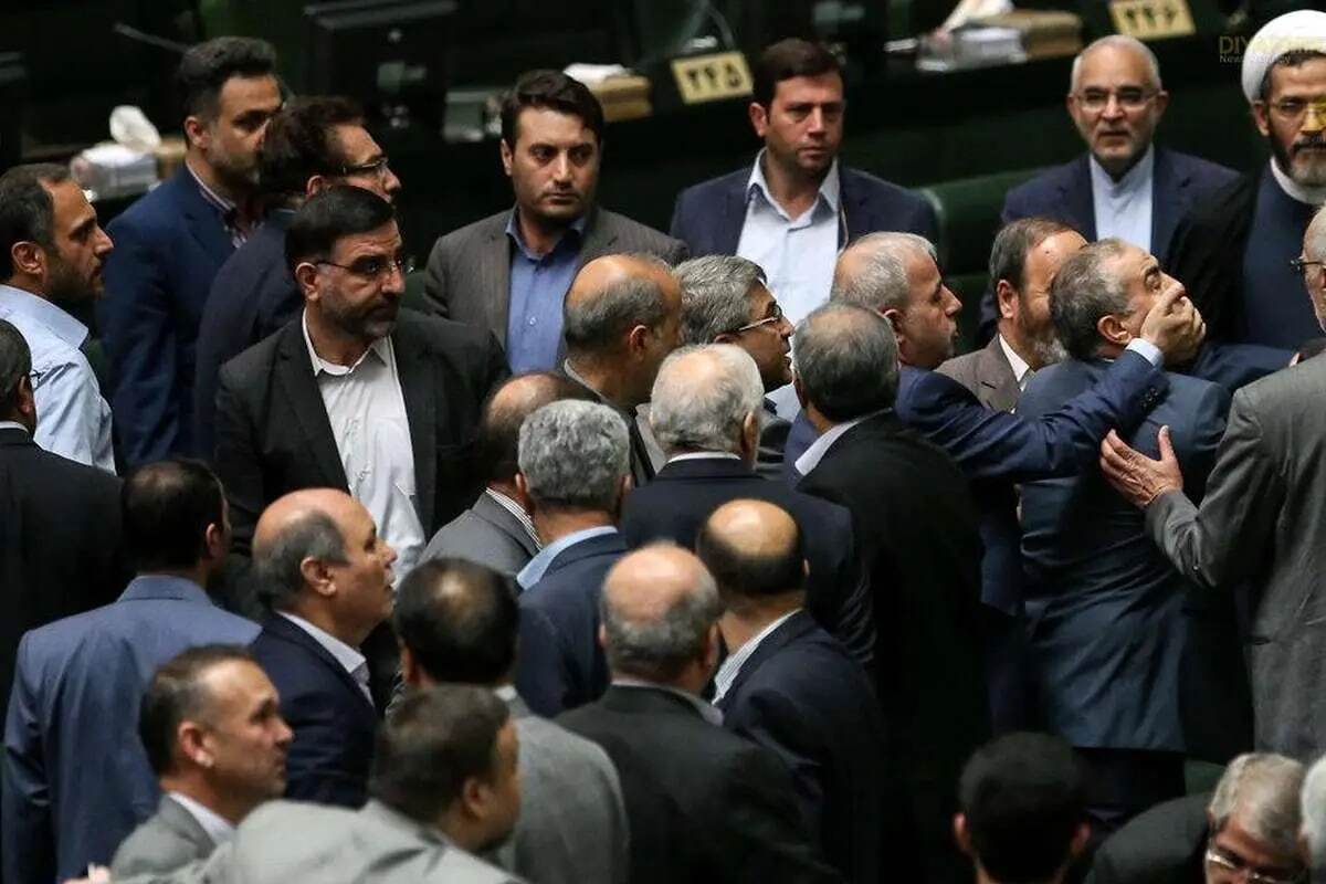 بعد از جلسه بیخودی دیروز دو هزار تومان رفت روی دلار! / قالیباف عصبانی شد