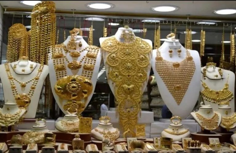 قیمت طلا ۱۸ عیار امروز ۳ دی ۱۴۰۴ در آستانه ۱۵ میلیونی شدن / قیمت طلا منفجر شد