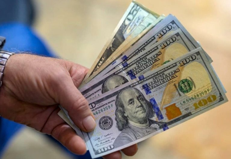 پیش‌بینی قیمت دلار تا پایان دی ۱۴۰۴ / دلار بازار آزاد ۱۵۰ هزار تومان را رد می‌کند؟