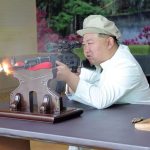 بازدید رهبر کره شمالی از کارخانه زیردریایی هسته‌ای / کیم جونگ اون آس رو کرد! + عکس