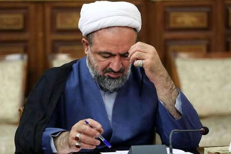 سوتی مضحک حمید رسایی در مجلس / قوه قضائیه به نماینده تندرو تذکر داد