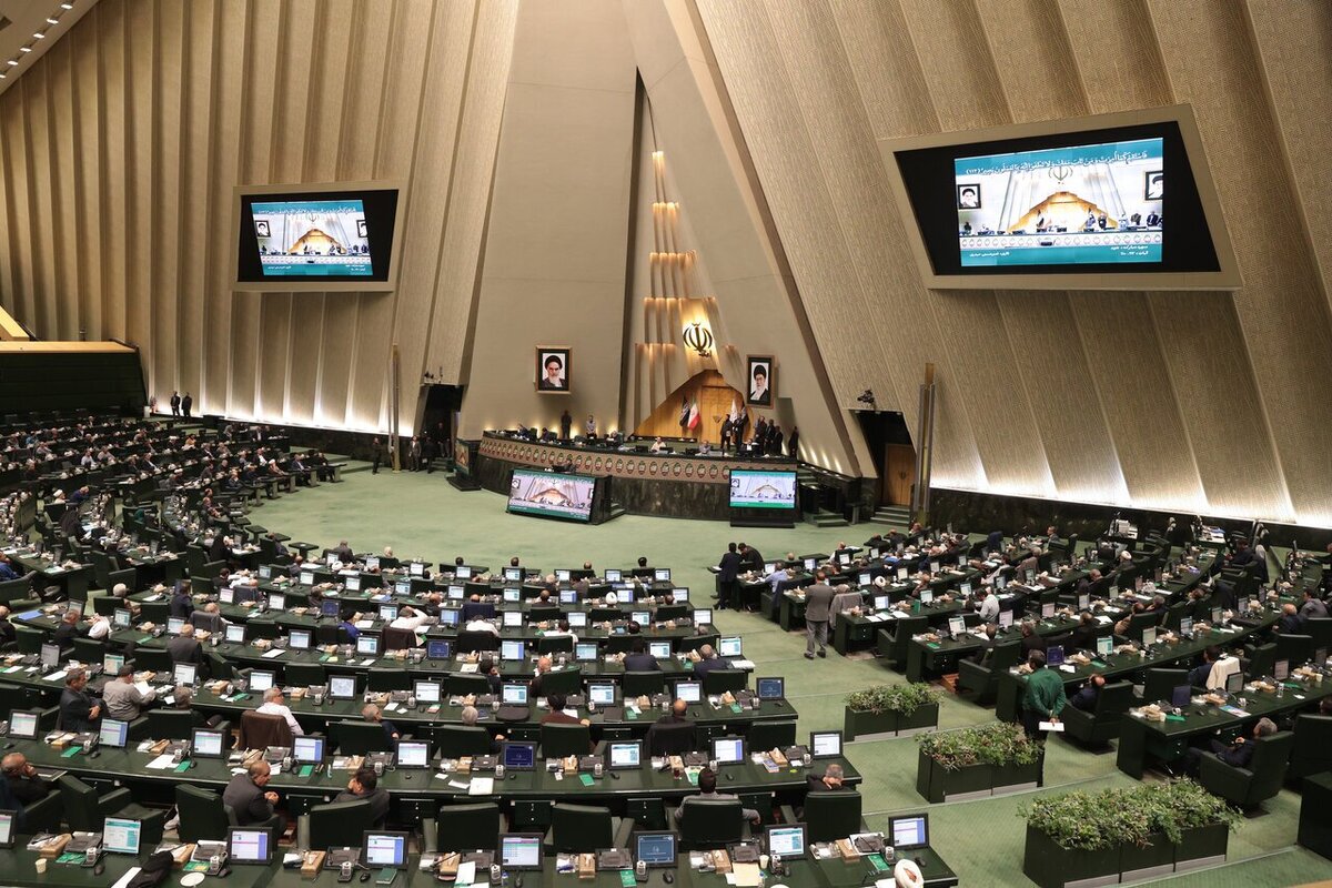 مجلس صدای روزنامه اصولگرا را درآورد / آن جلسه فقط هوچی گری بود!