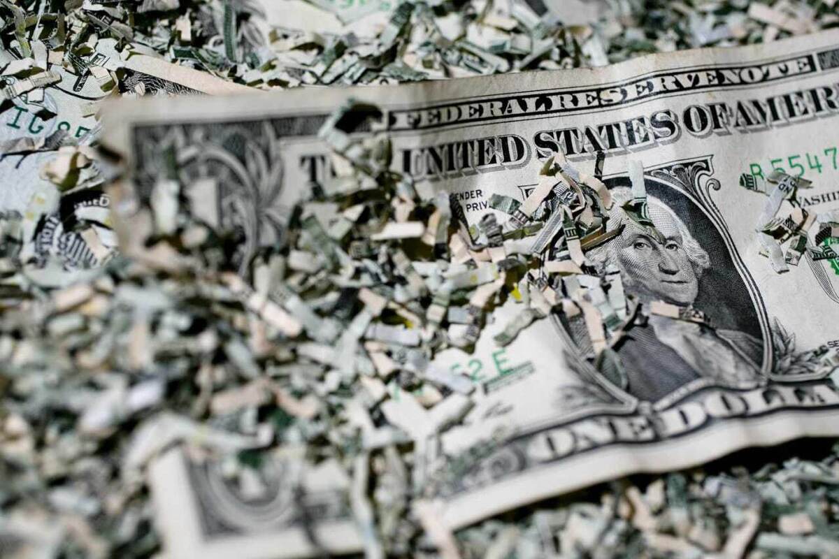 ترامپ به دنبال دلار ضعیف‌تر/ آیا تضعیف دلار می‌تواند توازن تجاری آمریکا و چین را تغییر دهد؟