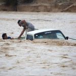 سیل در هرمزگان ماشین آتش‌نشانی را با خود برد/ آمار فوتی‌ها + فیلم