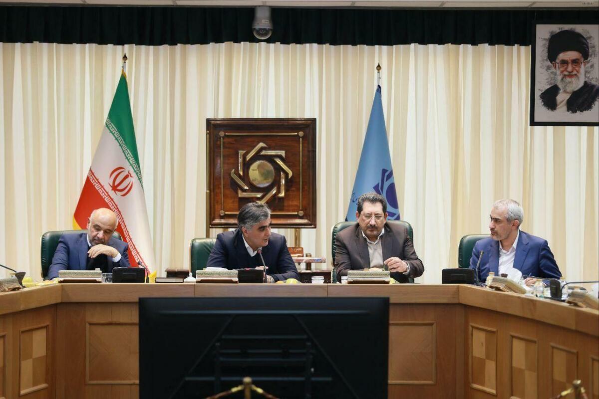 جلسه فوری تیم اقتصادی دولت در بانک مرکزی درباره ارز