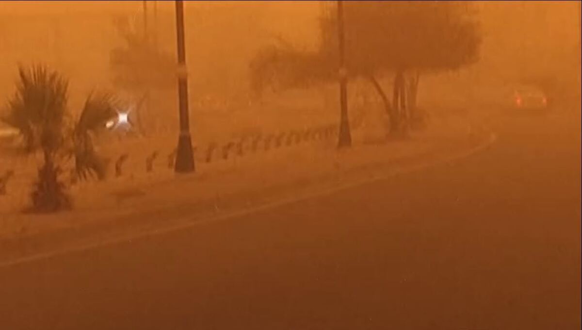 آسمان عراق عجیب شد / این پدیده به ایران می‌آید؟ + فیلم