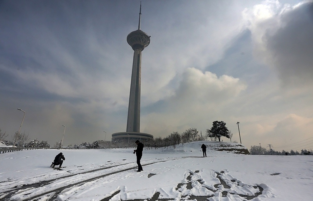 وضعیت آب و هوای تهران امروز سه شنبه ۹ دی ۱۴۰۴ / سامانه بارشی تهران را برفی می‌کند
