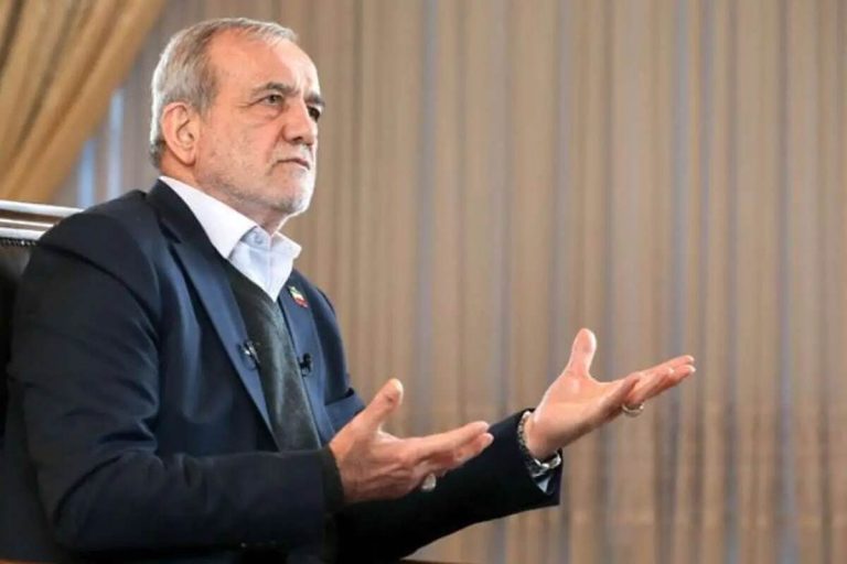 حمله تند نماینده مجلس به پزشکیان: بخشنامه رئیس‌جمهور من‌درآوردی است!