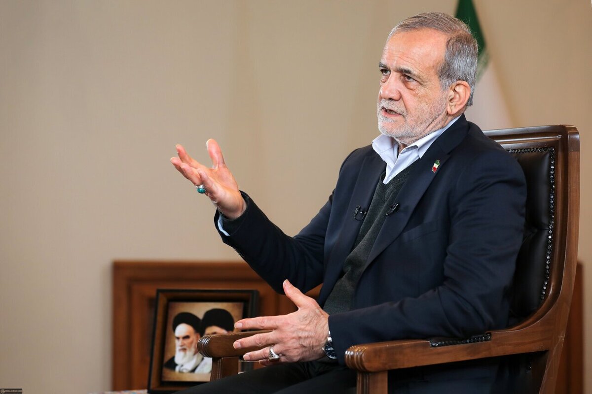 با فشارها، دشواری‌ها و نقدهای گسترده‌ای مواجه هستم