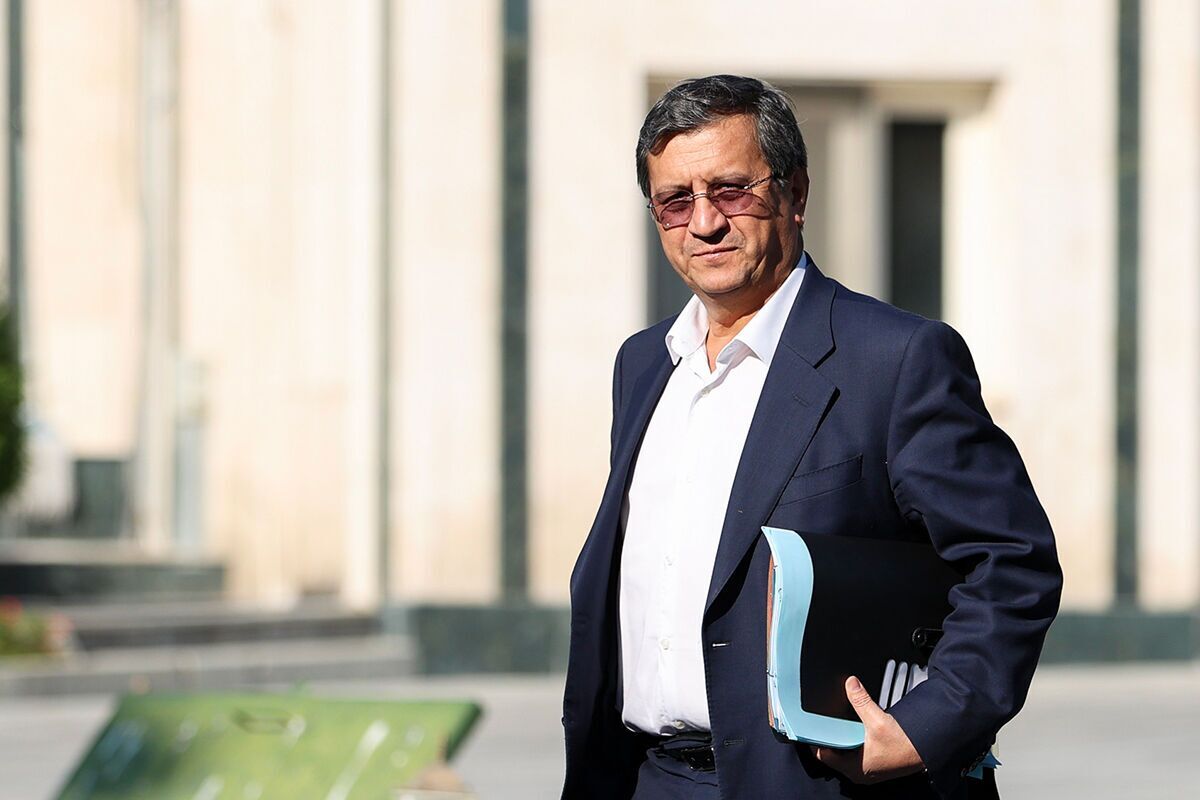 به‌خاطر دلار ۹۰ هزار تومانی استیضاح شدید، با دلار ۱۴۰ هزار تومانی چه می‌کنید؟