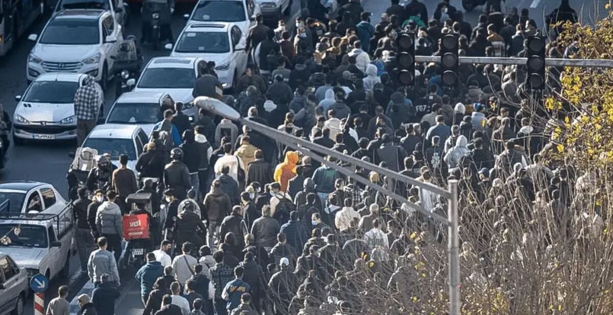 جزئیات شنیده نشده از اعتراضات موبایل فروشان + فیلم