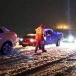 هم اکنون/ گرفتار شدن مسافران در برف و کولاک در کردستان + فیلم