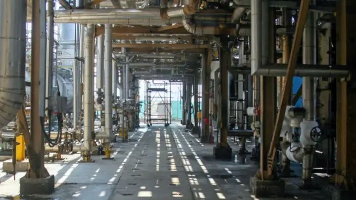 جزئیات آتش‌سوزی در پتروشیمی آبادان اعلام شد / چند تن مصدوم شدند؟