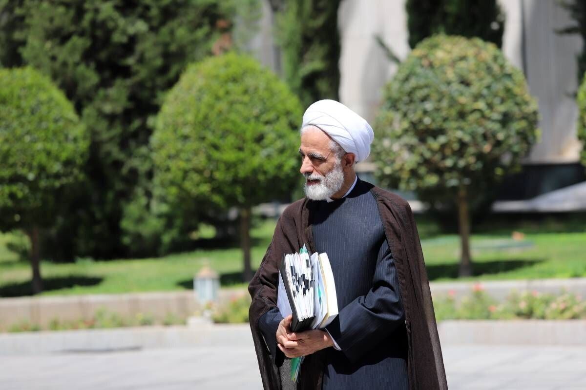 گواهینامه موتور برای خانم‌ها خلاف قانون نیست/ با مقررات فعلی می‌توانند صادر کنند