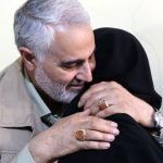 ماجرای انگشتر شهید قاسم سلیمانی که همیشه در دست شاعر معروف + فیلم