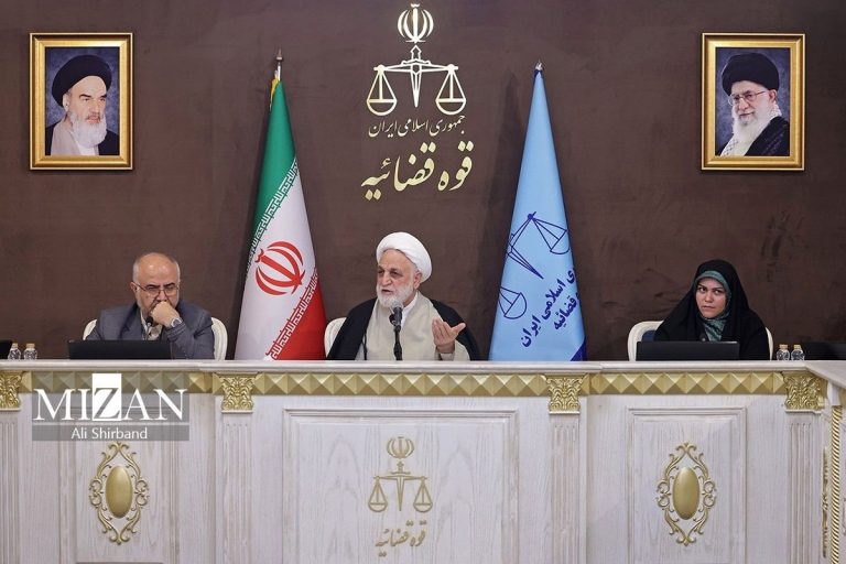 رئیس قوه قضاییه: مدافع شفافیت و دادگاه علنی مفاسد اقتصادی هستم