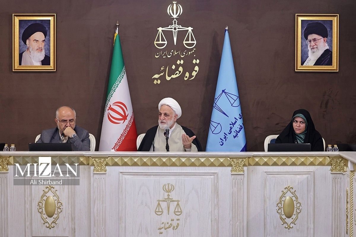 مدافع شفافیت و دادگاه علنی هستم/ باید جوری با فساد برخورد کنیم که فاسدان ماست‌هایشان را کیسه کنند