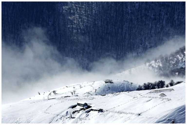 ارتفاع برف در ابیانه به ۵۰ سانتی‌متر رسید