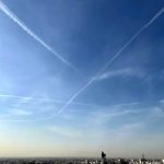 علت خطهای سفید مرموز در آسمان تهران چیست ؟