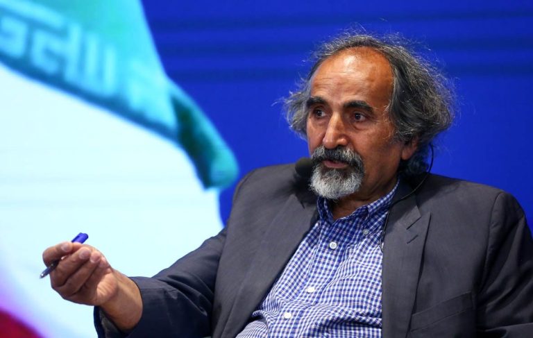 طبقه متوسط کشور را نجات خواهد داد؛ نه نظامیان و روحانیون+ فیلم