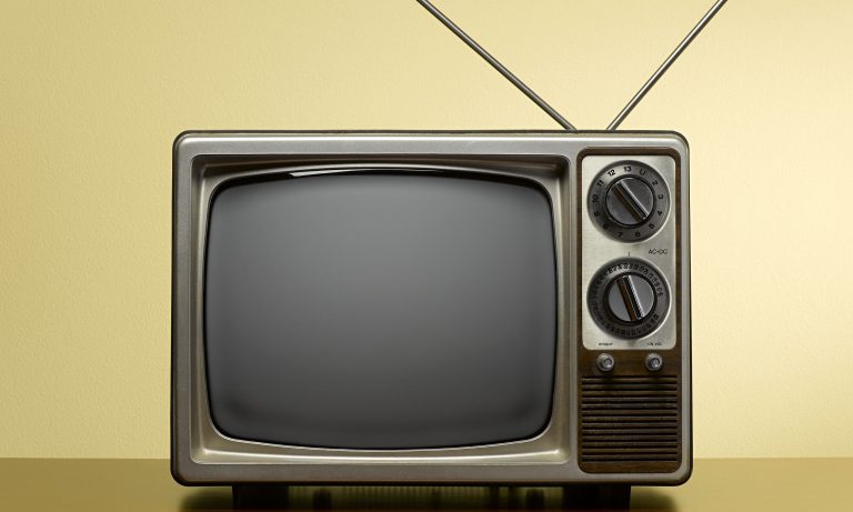 مجری تلویزیون دچار گازگرفتگی شد