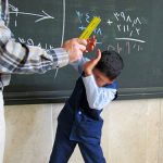 والدین بخوانند/ بخشنامه ممنوعیت تنبیه بدنی دانش‌آموزان ابلاغ شد/ با معلمان متخلف چه برخوری می‌شود؟