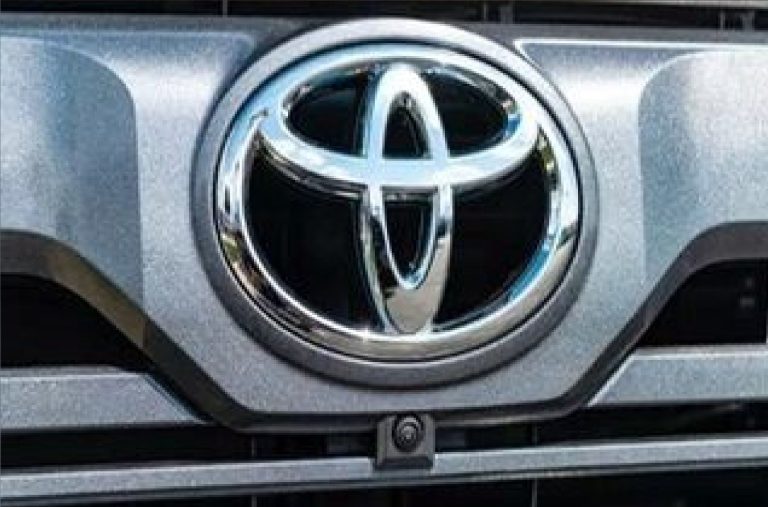 ایرانی‌ها چندماه باید کار کنند تا یک تویوتا کرولاکراس بخرند؟ / مقایسه قدرت خرید در ایران با امارات و ترکیه