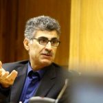 تنها در این صورت است که مشکل ارز و دلار حل می شود/ تحلیل استاد دانشگاه تهران درباره بی ثباتی بازار