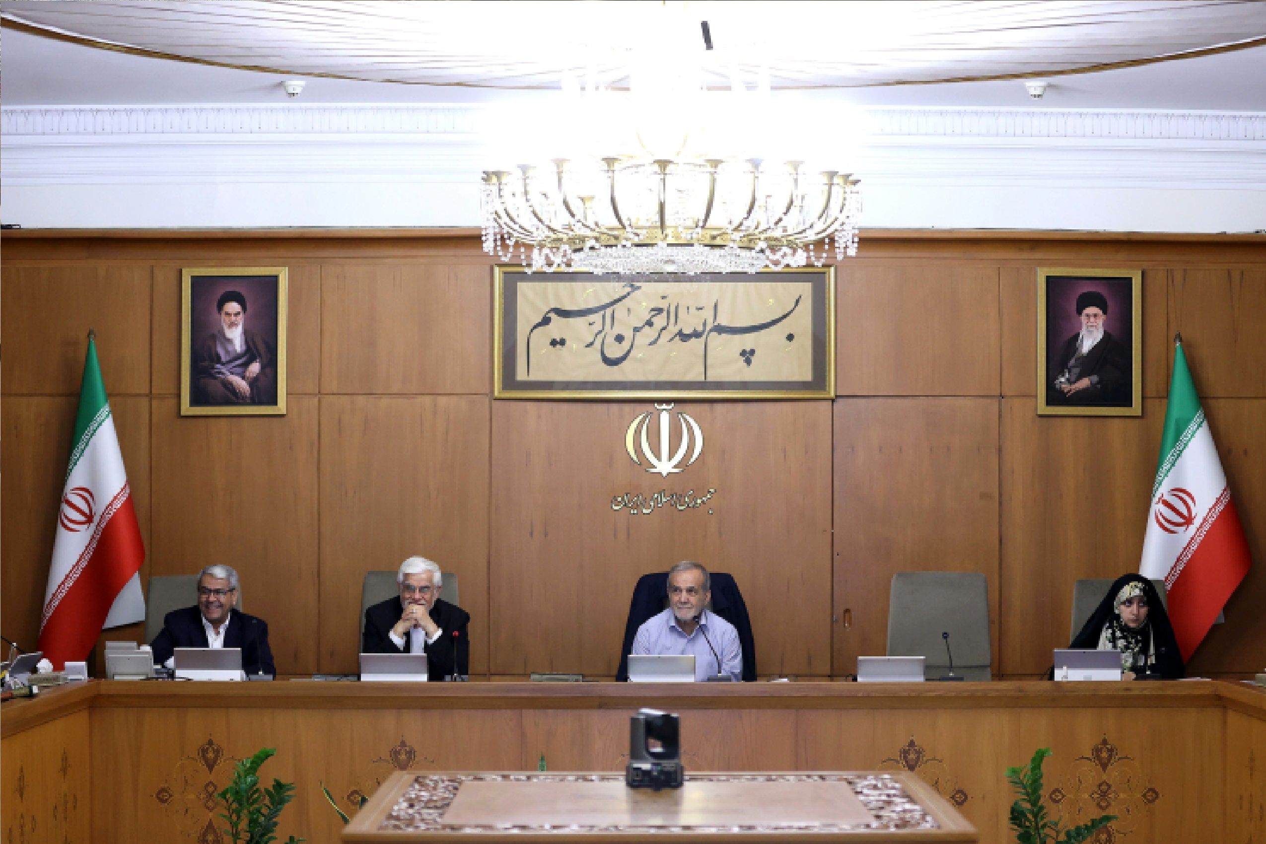 اگر فردا اعلام شود دولت و مجلس برای مدتی تعطیل شده‌اند، واکنش بسیاری از مردم احتمالا وحشت نخواهد بود