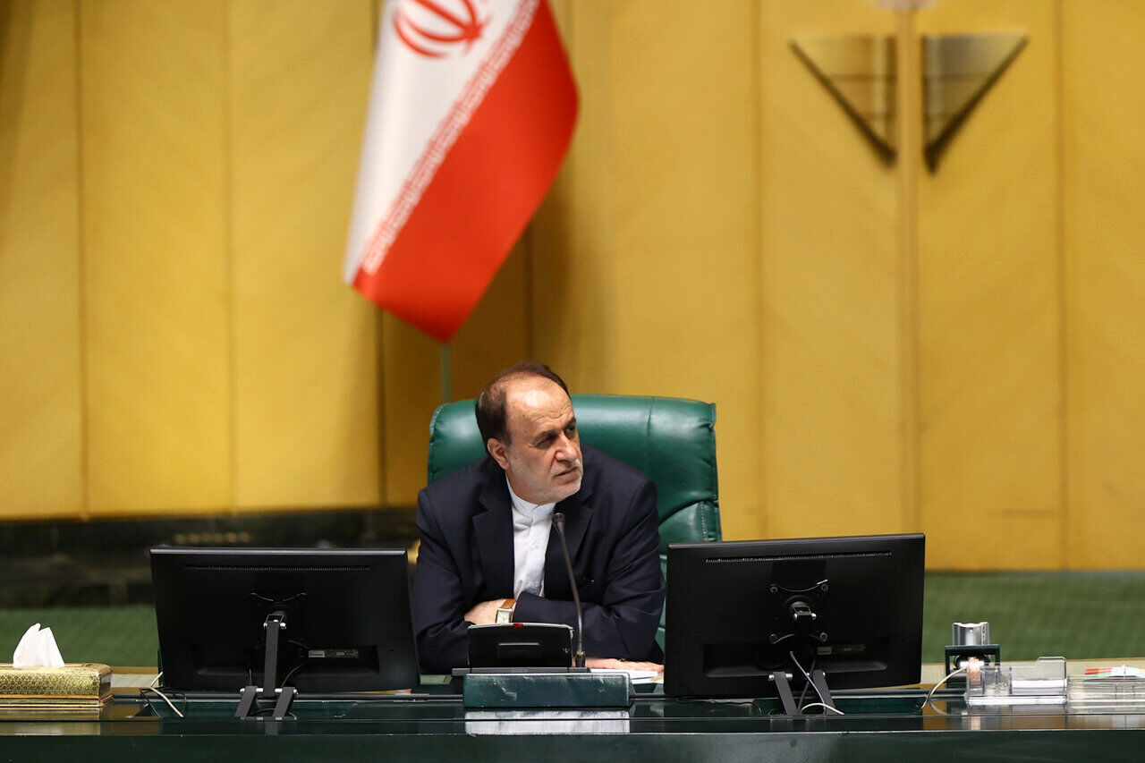 نشست سه شنبه به معنای تقابل با دولت نیست