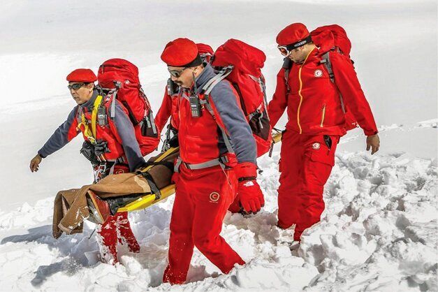 دومین قربانی ریزش بهمن در روستای آلواتان پیدا شد