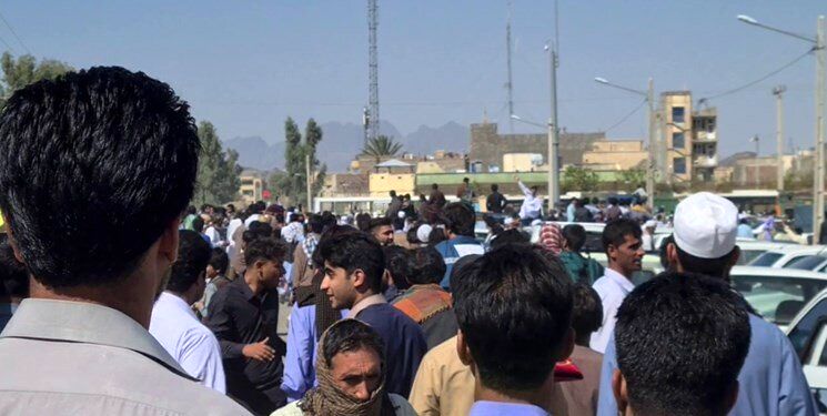 تصاویری غم انگیز از تشییع پیکر شهید حادثه تروریستی فهرج + فیلم