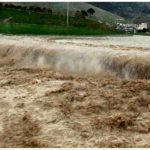 جاری شدن سیلاب در شهر جده عربستان/ خودروها گیر افتادند +فیلم