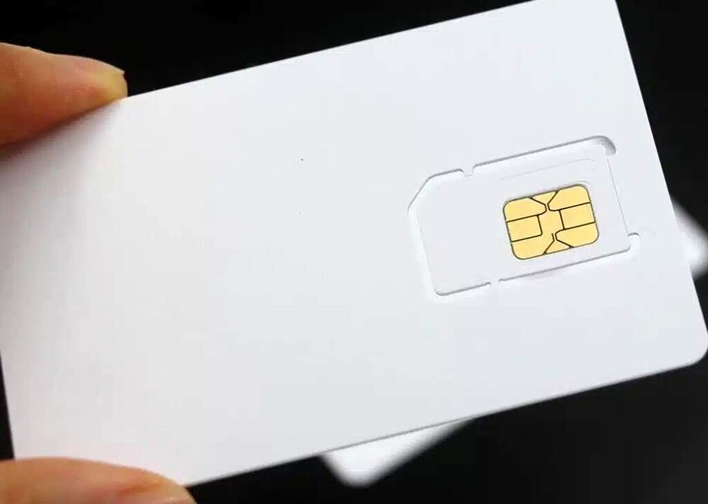 واکنش معاون وزیر ارشاد به سیم کارت سفید خبرنگاران / ابزار کار خبرنگار در دنیای امروز، اینترنت است + فیلم