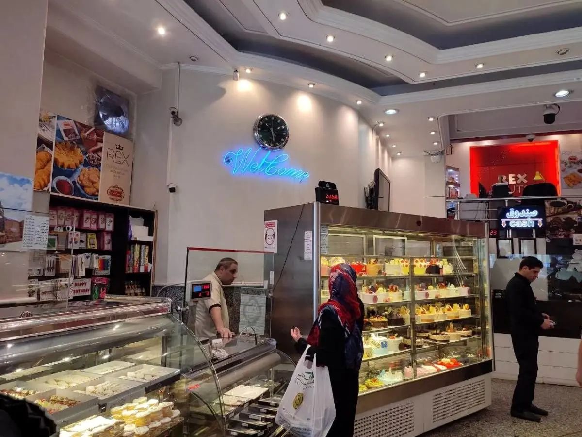 خرید شیرینی در آستانه یلدا نصف شد