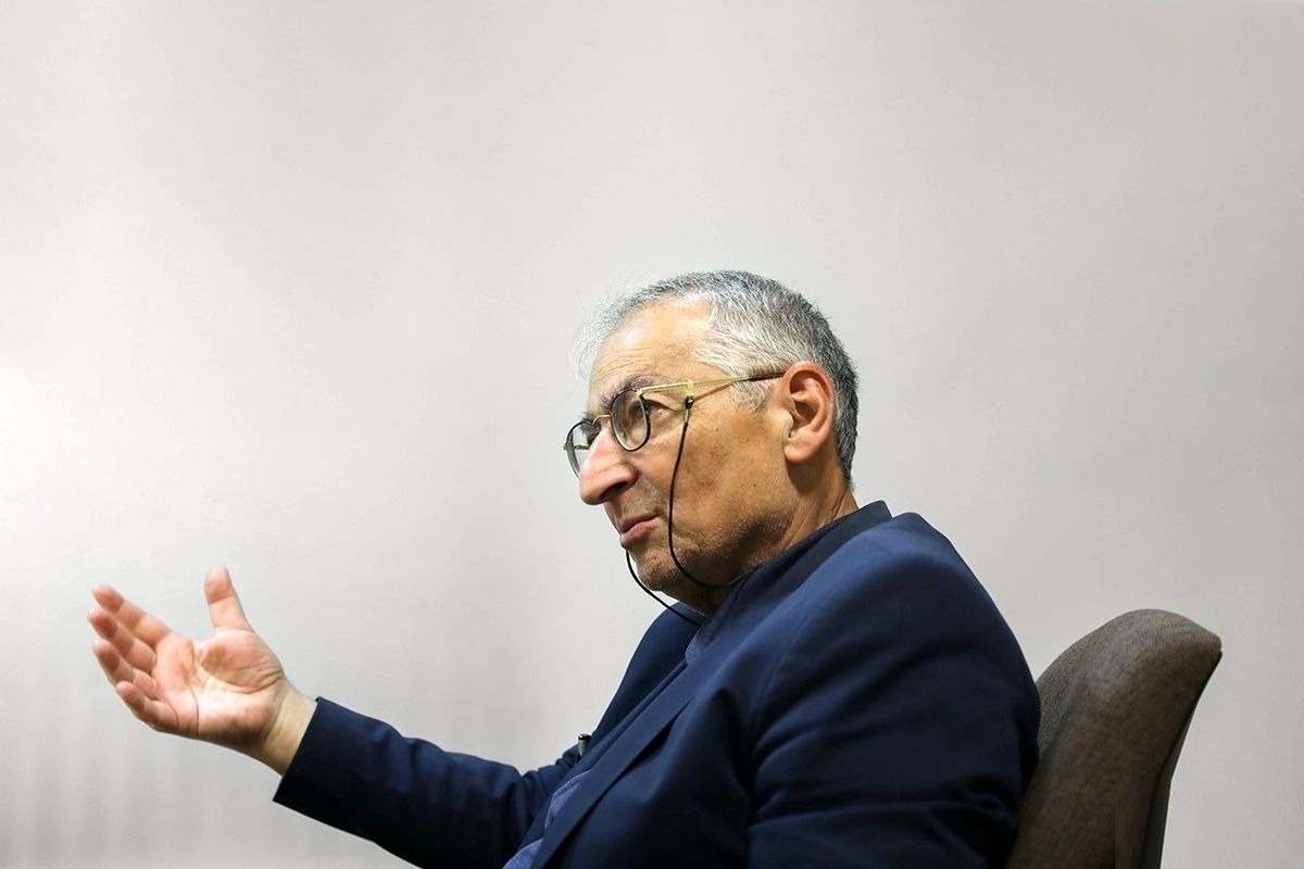 زیباکلام: در ایران شاهراه‌های ثروتمند شدن از نزدیکی به قدرت و رانت می گذرد نه نوآوری