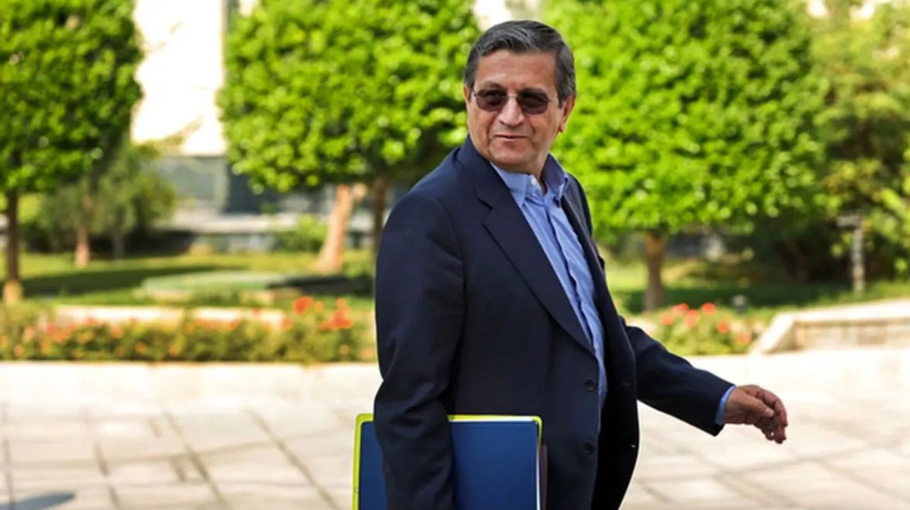 اولین اظهارات همتی بعد از بازگشت به دولت | به مردم قول می‌دهم بازار ارز به ثبات می‌رسد | با بانک‌های ناتراز برخورد می‌کنم