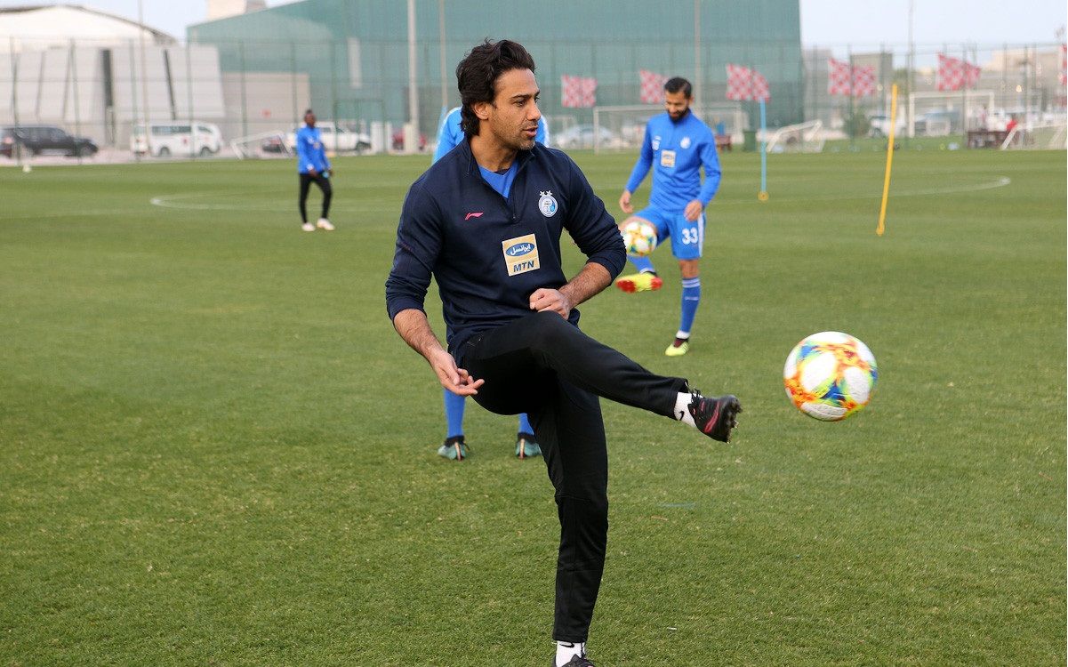 گشت و گذار فرهاد مجیدی با پسرش در یکی از کشورهای عربی خلیج فارس + عکس