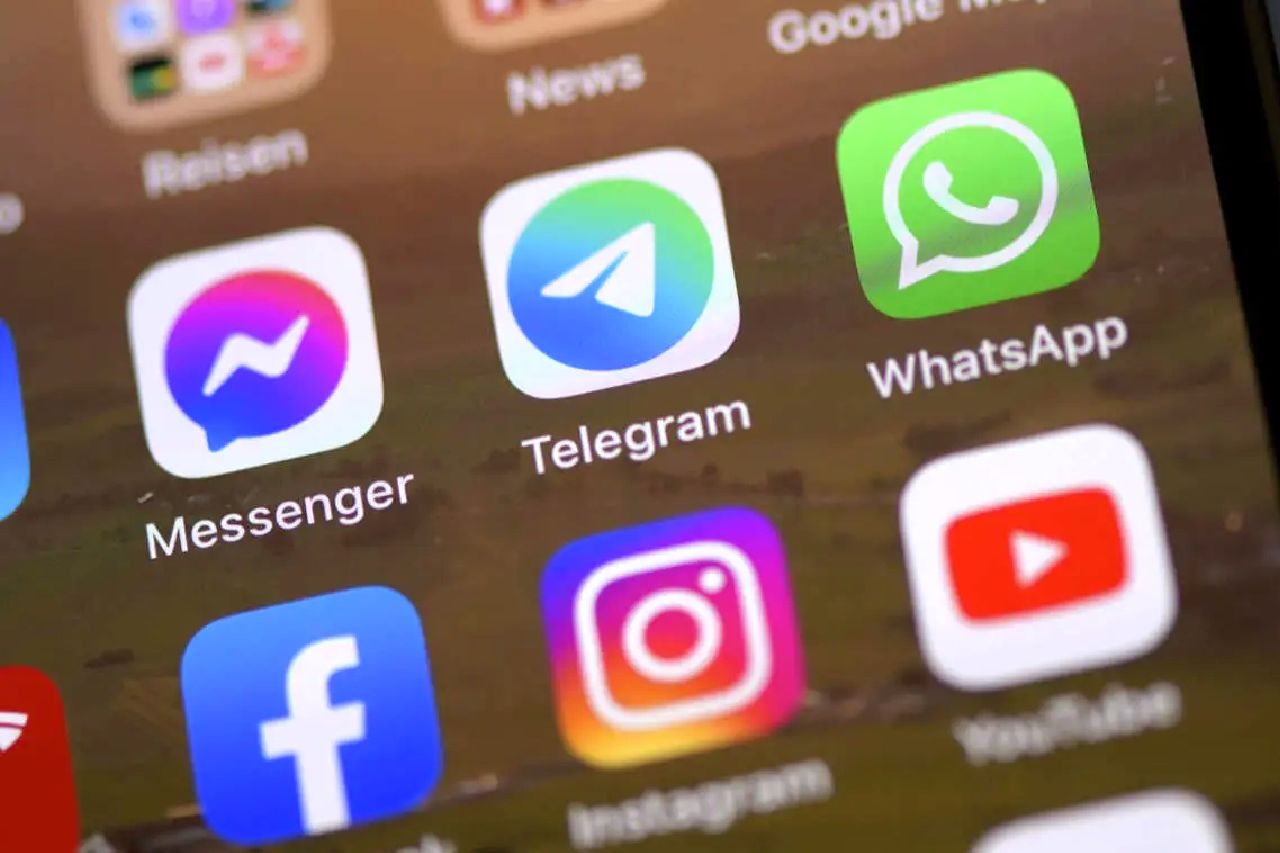 انتقاد امام جمعه سنندج از شرایط فضای مجازی/ امروز محتوای برخی صفحات، زمینه شرک، انحراف و دوری از ارزش‌های دینی را میان نسل جوان ایجاد کرده است