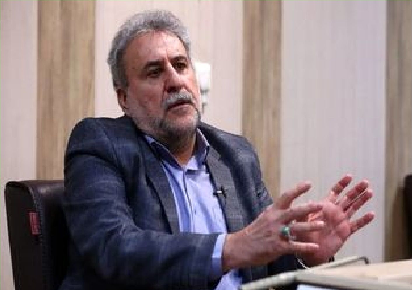 کنایه فلاحت پیشه به عراقچی/ از توجیه زندگی با تحریم تعجب نکنید