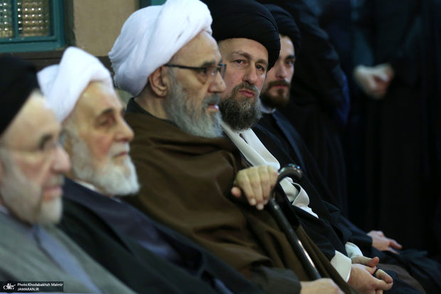 عکسی از خاتمی و ناطق نوری در یک مراسم در حسینیه جماران