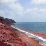 تصاویری دیدنی از بارندگی جزیره هرمز/ باران، جزیره هرمز را سرخ‌تر کرد + فیلم