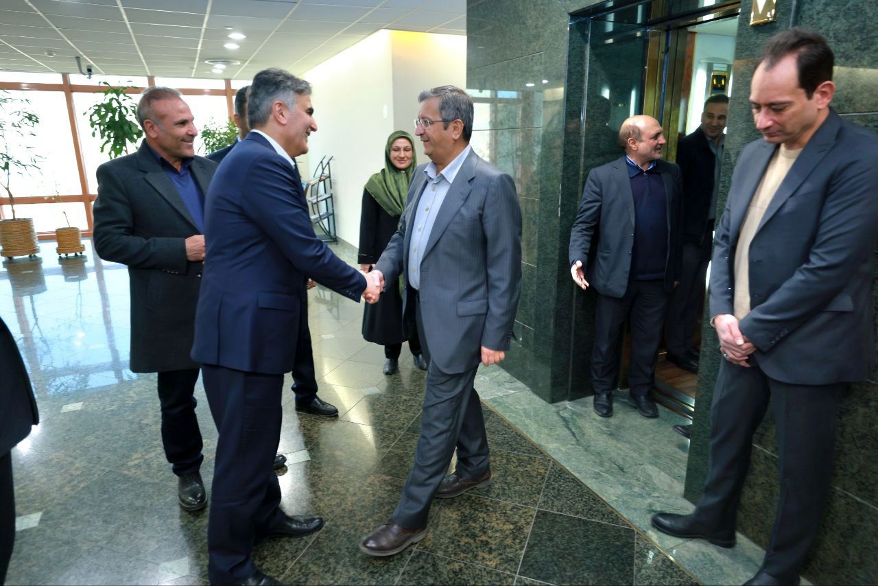 فرزین اتاقش را به همتی تحویل داد / پای رئیس جدید به ساختمان میرداماد رسید + عکس