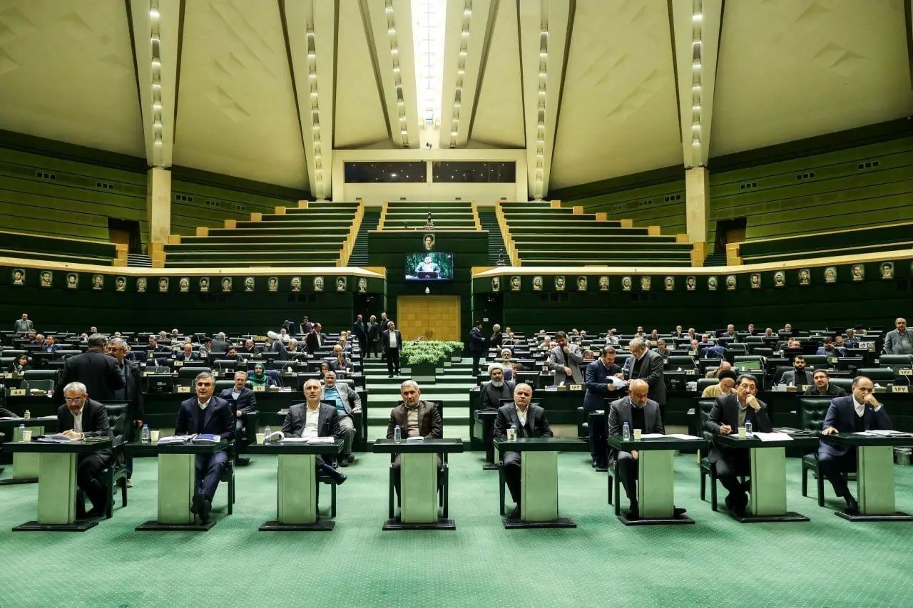 فرار مردم از تورم و ریال و پناه بردن به دلار، رمز ارز و …