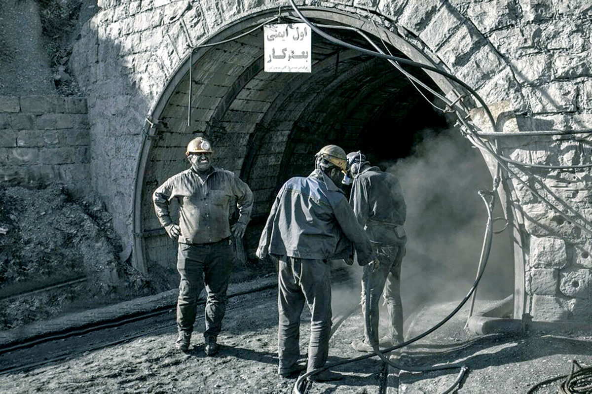 کوچ نیروی کار از صنعت | بنگاه‌های تولیدی از سرمایه انسانی خالی می‌شود