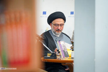 واکنش روحانی اصلاح طلب به درگذشت اشرف بروجردی/ از نظر خانوادگی می توانست در اردوگاه های آب و نان دار باشد، اما…