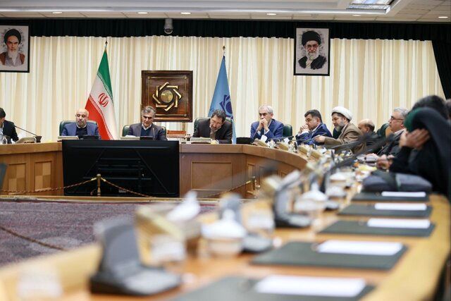 نشست مهم تیم اقتصادی دولت درباره سیاست‌های ارزی و معیشت مردم+ تصاویر