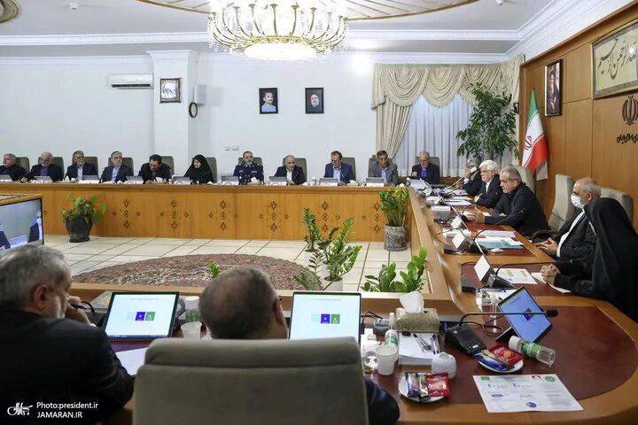 مشکل دولت پزشکیان کمبود نیرو و برنامه نیست، بلکه…/ وزرای در حال استیضاح، در حال بخشش صندلی‌ها و امتیازدهی پشت‌پرده‌اند