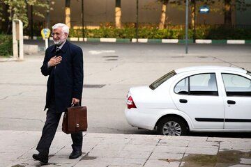 واکنش روزنامه اطلاعات به اظهارات عجیب جلیلی درباره کافه رفتن/ مردم راه خودشان را برای زیستن پیدا می‌کنند، حتی اگر سیاستمداران دوست نداشته باشند